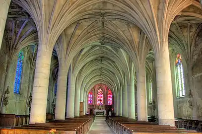 Vue intérieure de l'église Saint-Gorgon.