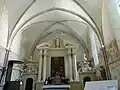 Le chœur de l'église et le retable du XVIIe&nbsp;siècle.