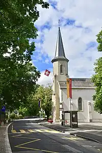 L'église décorée pour la fête nationale.