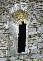 Une fenêtre trilobée.