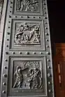 Reliefs de Triqueti représentant le Décalogue sur la porte en bronze de l'entrée principale.