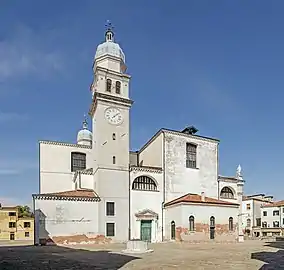 La façade Est vue du Campo dietro il Cimitero