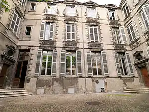 voir la légende ci-après