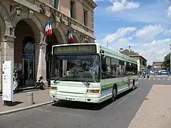 Heuliez GX 317 en ancienne livrée sur l'ex-ligne M3 réseau de bus du Pays de Meaux, en gare de Meaux.