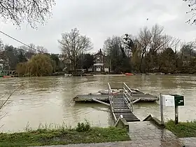 Île vue depuis le quai de l'Artois au Perreux.