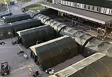 Hôpital de campagne construit à l'extérieur de l'hôpital de l'Est (Östra sjukhuset) de Gothenburg en Suède, incluant des unités de soin intensif pour des patients touchés par la COVID-19.