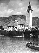 Ribčev Laz (en) et le lac de Bohinj.