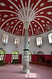 Salle du Şhahkulu Sultan Dergahi Cemevi (ou Shahkulu Sultan Tekkesi) à Istanbul (quartier de Kadıköy), dont la fondation remonte au XIVe siècle.