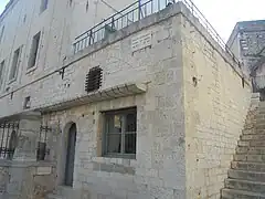 La partie inférieure de la mosquée.