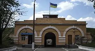 Entrée des bâtiments.