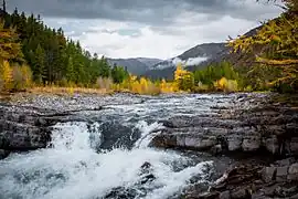 Chute d'eau dans la bannière d'Oviour.