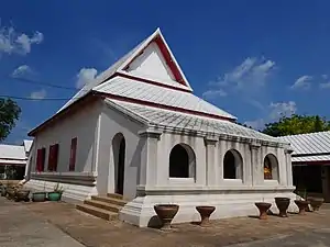 Le Wat Phraya Suren&nbsp;(en)