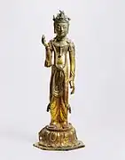 Le Bodhisattva Avalokiteśvara. Bronze doré, H. 32&nbsp;cm. Première moitié du VIIe&nbsp;siècle. Musée national de Corée