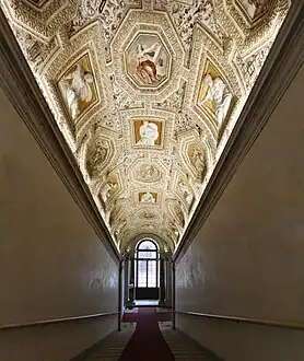 Plafond à caisson du grand escalier