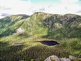 Vue du mont Xalibu depuis le mont Joseph-Fortin.