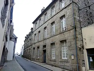 L'hôtel de Kerdanet (construit par René Calvez de Kerambartz au début du XVIIIe&nbsp;siècle, puis habité par la famille Miorcec de Kerdanet).
