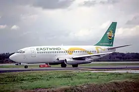 N221US, le Boeing 737-200 impliqué, ici photographié en janvier 1998 (2 ans après l'incident)