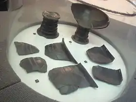 Céramiques découvertes dans la tombe du guerrier de Sesto Calende, dite tombe B/1928.