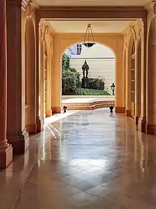 No&nbsp;17 bis : entrée.