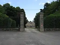 {\displaystyle U={\frac {n\sigma d{\frac {E_{i}}{q}}}{\ln(n\sigma d)-\ln \left[\ln \left(1+{\frac {1}{\gamma }}\right)\right]}}}