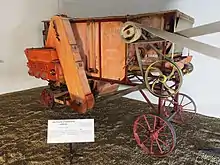 Petite batteuse de 1920 destinée aux haricots, Musée Dufresne (Indre-et-Loire).