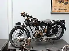 Gillet Herstal, “Tour du monde”, 350&nbsp;cm3 au Musée de la Moto et du Vélo à Amneville.