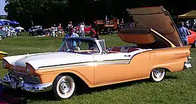 Ford Fairlane 500 Skyliner 1957