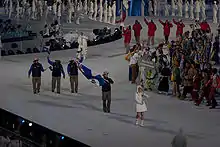Photographie de l'entrée de la délégation des Îles Caïmans lors de la cérémonie d'ouverture.