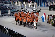 Photographie de l'entrée de la délégation néerlandaise lors de la cérémonie d'ouverture.