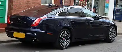 Jaguar XJ.
