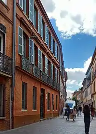 no&nbsp;51 : façade de l'immeuble.