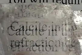 Biréfringence de la calcite.