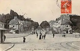 Pavillons nord-ouest et nord-est avec la barrière d'octroi.