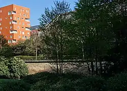 Vestige du bastion no&nbsp;45 dans le jardin Claire-Motte, rue Albert-Roussel à Paris.