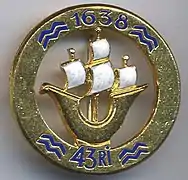 Insigne du 43e&nbsp;régiment d'infanterie (vagues et chiffres bleus)