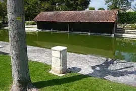 Le lavoir et la commémoration du 50ème anniversaire du retour des camps.