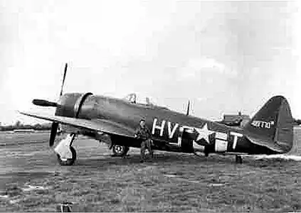 P-47 du 61e Escadron de chasse, 56e Groupe de chasse, à RAF Halesworth, Angleterre, Seconde Guerre mondiale.