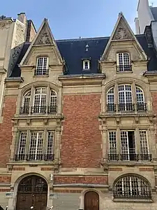 No 63 : style néo-Louis XIII.