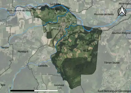 Photo aérienne en couleurs de la commune.