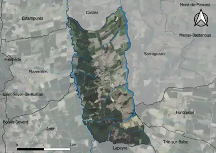 Photo aérienne en couleurs de la commune.