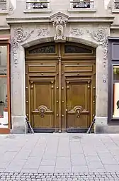 Portail baroquisant au no&nbsp;7.