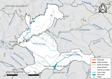 Carte en couleur présentant le réseau hydrographique de la commune