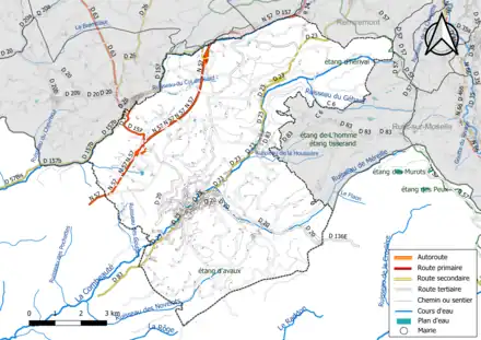 Carte en couleur présentant le réseau hydrographique de la commune