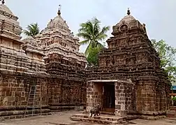 Le Temple de Golingesvara à Biccavolu, dans la région de Kakinada. Bâti au IXe&nbsp;siècle, son architecture est syncrétique des influences Chola, Kalinga et Chalukya.