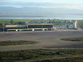 Le tarmac et l'aérogare du terminal 1 (vols nationaux) de l'aéroport.