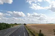 Enjambement de l'A10 par la D142.2.