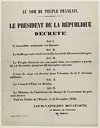 « Au nom du peuple français », Bonaparte dissout l'Assemblée nationale et le Conseil d'État, instaure l'état de siège, abroge la loi du 31 mai 1850 et rétablit le suffrage universel. Affiche des décrets présidentiels du 2 décembre 1851.