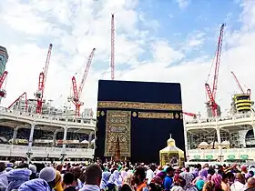 Mosquée al-Haram avec des grues similaires à celle impliquée dans l'accident