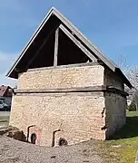 Vue sur la façade comportant les ouvertures des foyers de chauffe..