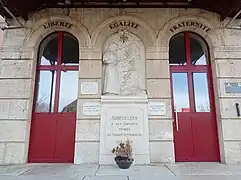 L'entrée de la mairie.
